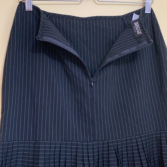 Briggs | Pin Strip Black White Pleated Ruffle Unlined Mini Skirt 8P - Picture 8 of 10